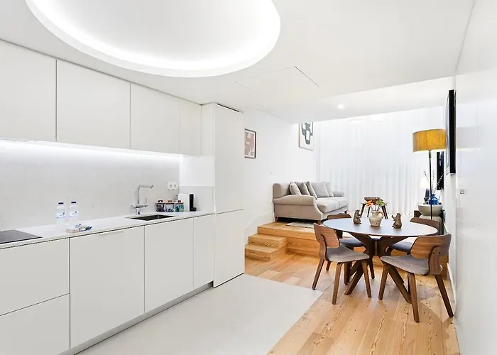 Unique Luxury And Quiet In Location *