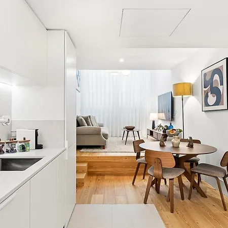 Unique Luxury And Quiet In Location Apartment *