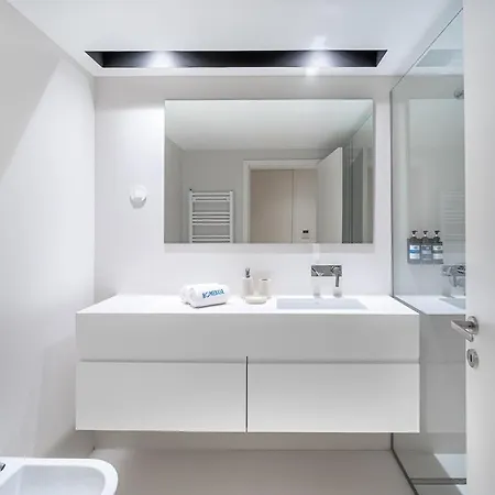 Unique Luxury And Quiet In Location *