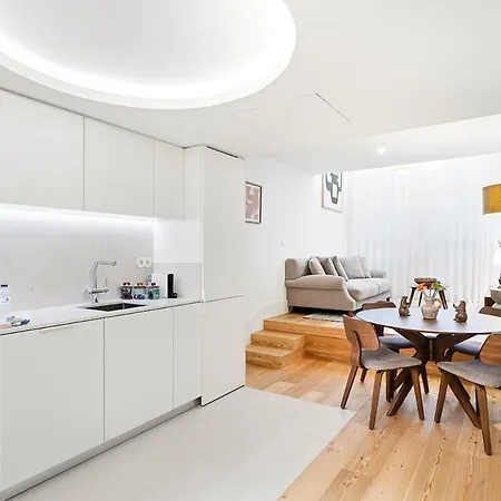 Unique Luxury And Quiet In Location *