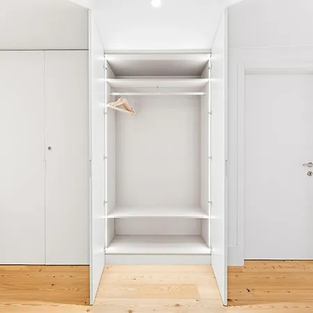 Unique Luxury And Quiet In Location *