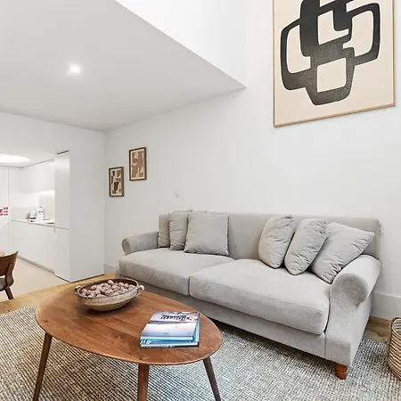 Unique Luxury And Quiet In Location *