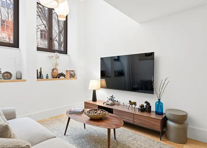 Unique Luxury And Quiet In Location