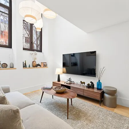 Unique Luxury And Quiet In Location
